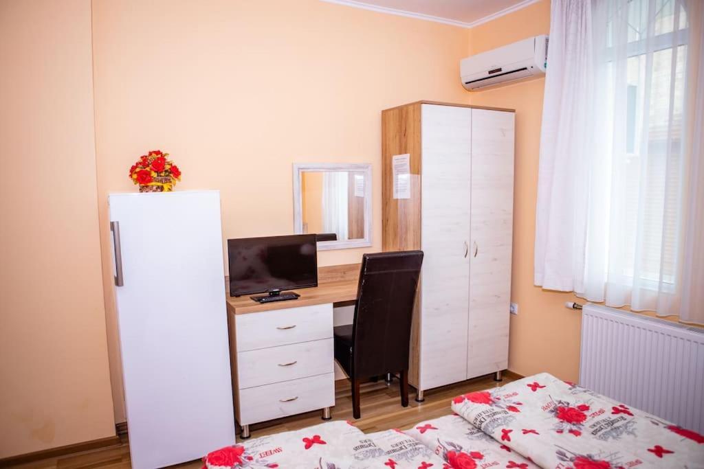 Lucky 2 Hotel Pavel Banya Bagian luar foto