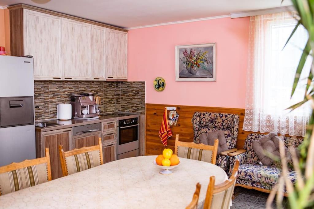 Lucky 2 Hotel Pavel Banya Bagian luar foto