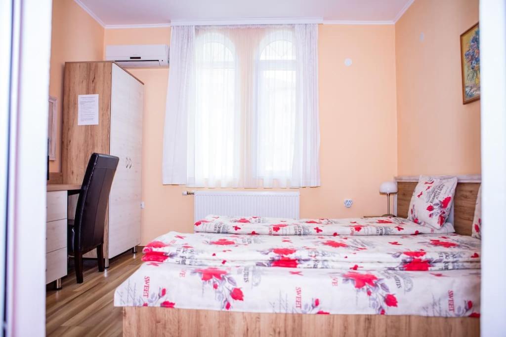 Lucky 2 Hotel Pavel Banya Bagian luar foto