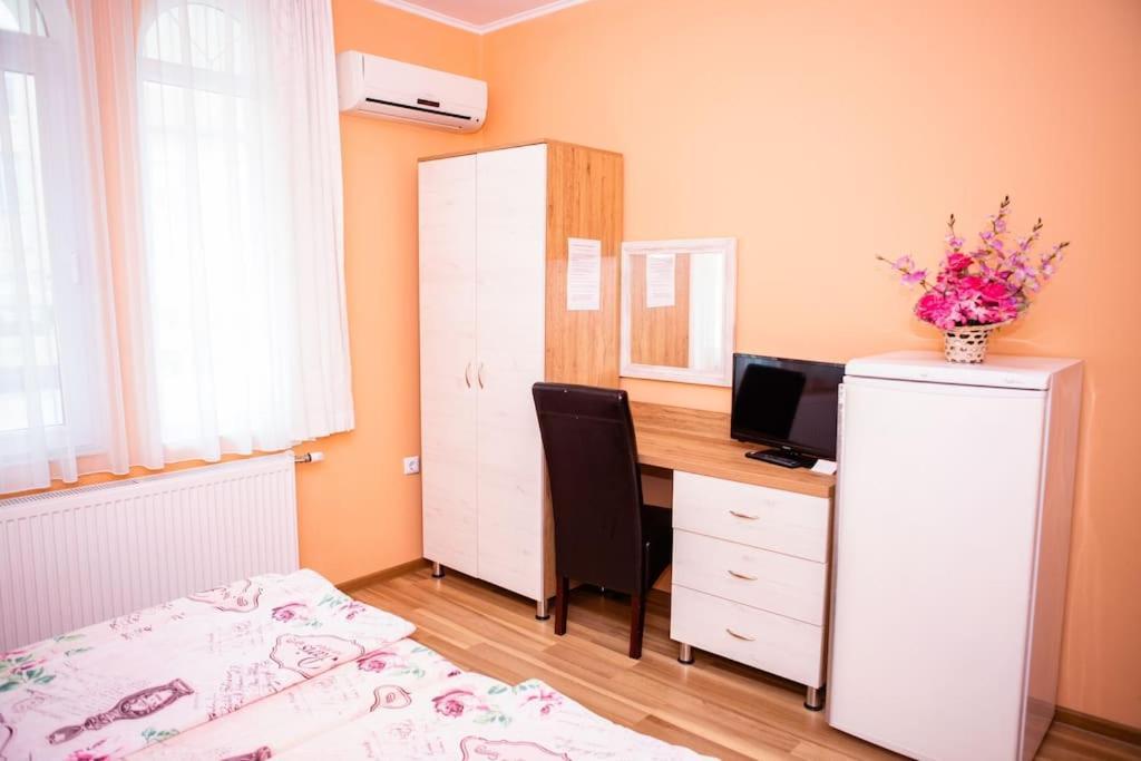 Lucky 2 Hotel Pavel Banya Bagian luar foto